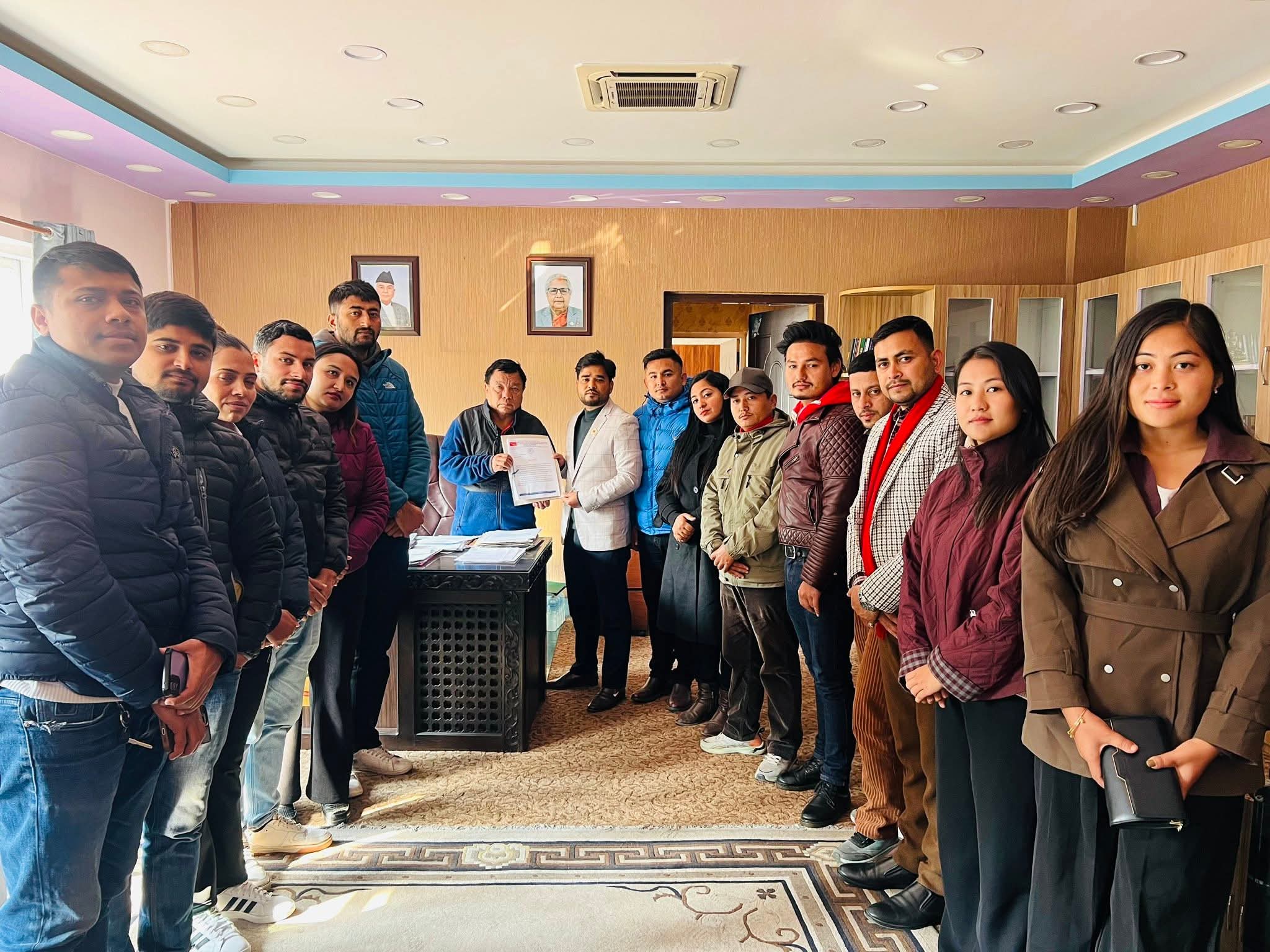 ​विदेशी कलेजको बेथिति विरुद्ध अनेरास्ववियु आक्रामक, मन्त्रीलाई बुझायो १५ बुँदे माग - Image 1