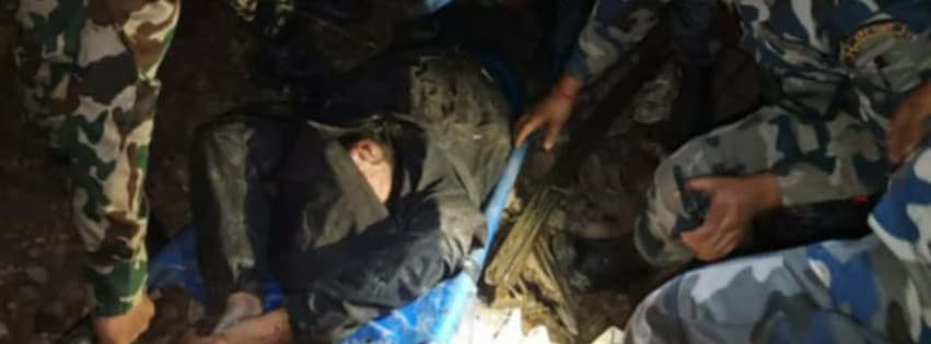 पोखराबाट काठमाडौं आउँदै गरेको बस चरौदी बजार नजिक दुर्घटना