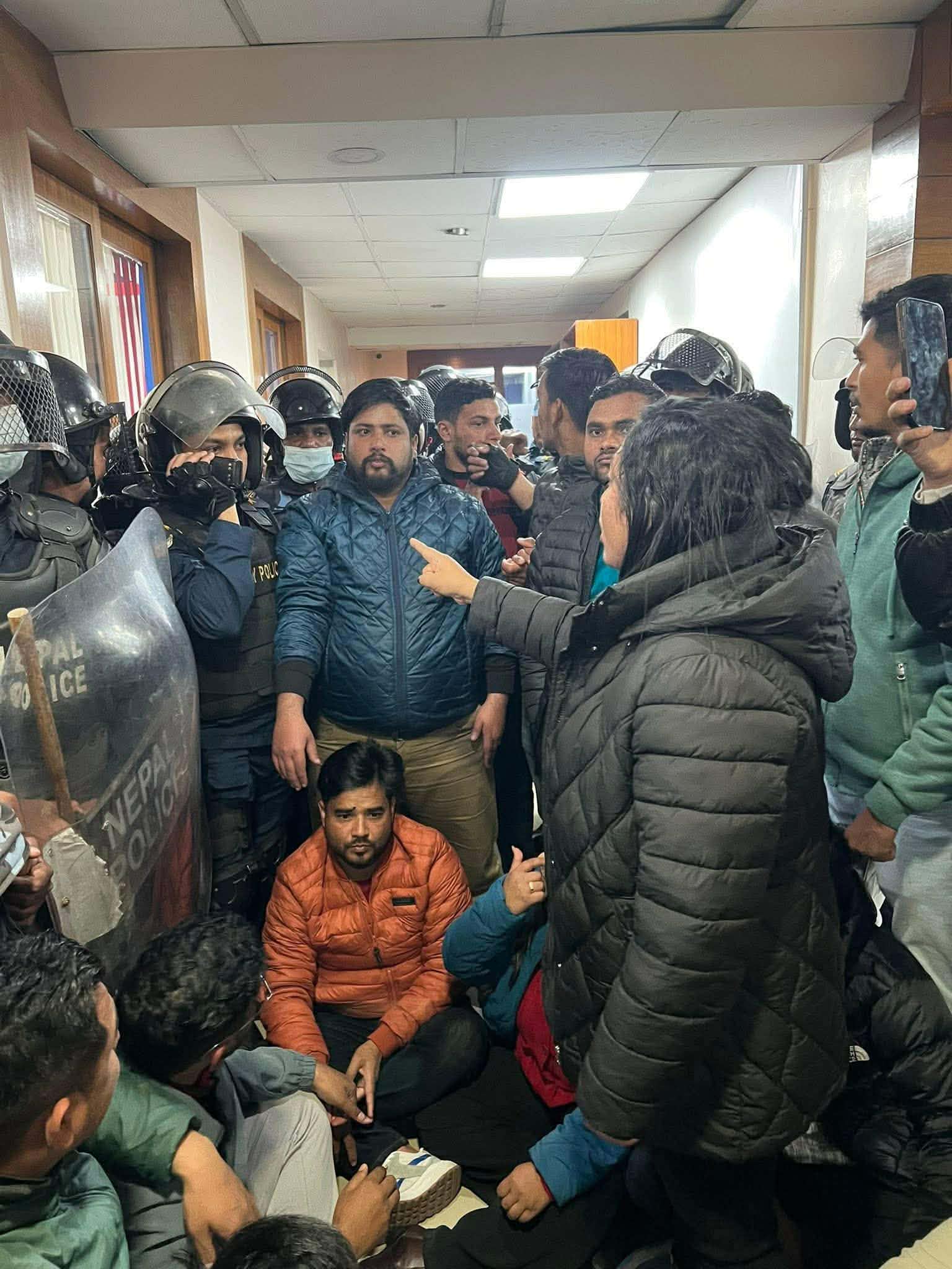 ब्रिटिस कलेजमा विद्यार्थीमाथि प्रहरीको लाठीचार्ज: दर्जनौँ घाइते, अनेरास्ववियुद्वारा निन्दा - Image 1